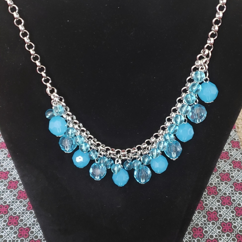 Neckalace with free earnings